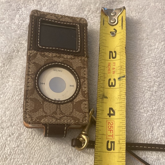 Coach I pod case with iPod     Firm price - Picture 12 of 14